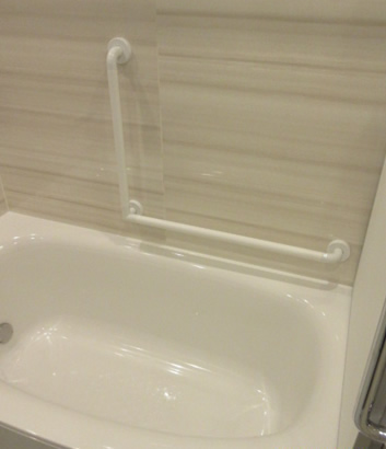 浴室に手すりを取り付けた事例：完成